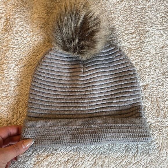 Gray Pom Pom beanie - Picture 2 of 2